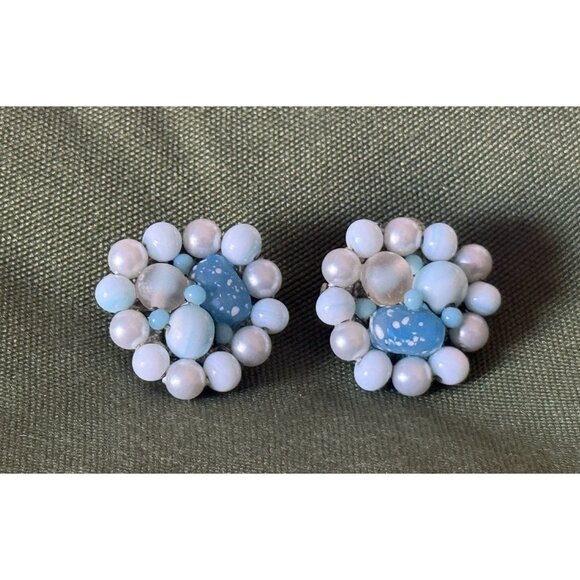 Vintage Blue White Beaded Cluster Design Clip-On Earrings - Picture 1 of 9